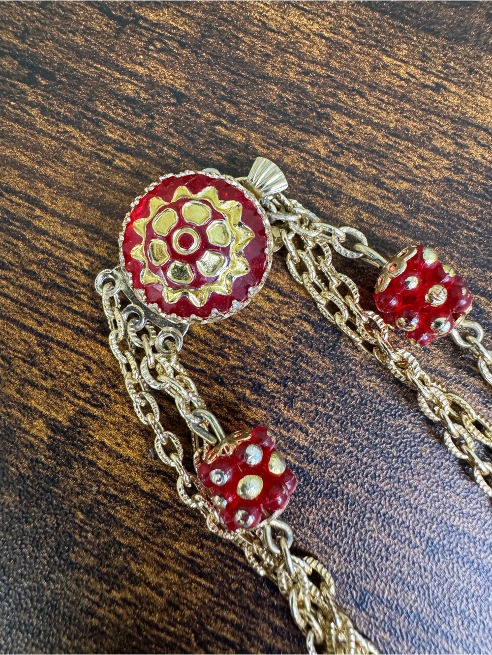 Hong Hong Red Sun/Flower Round Box Clasp Necklace Gold Aluminum Multi Strand - Picture 3 of 8